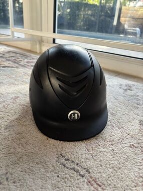 Black ONE K Equestrian Riding Helmet with Vent Detailing size s/m never fallen